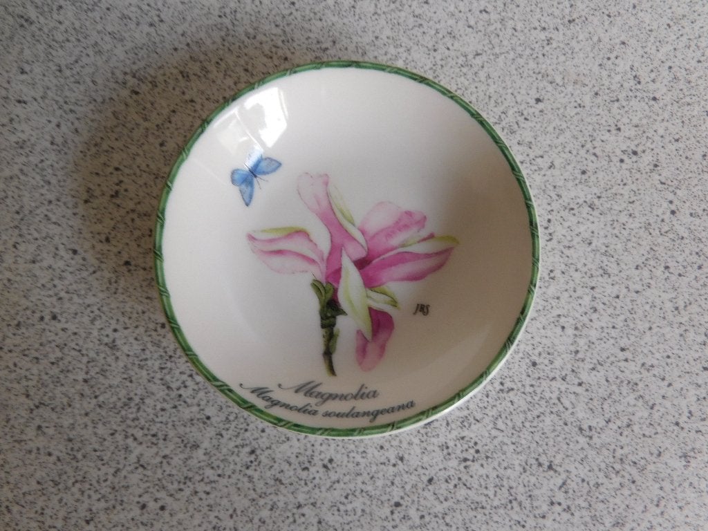 Bord 9 cm. Magnolia Mei 2009 Janneke Brinkman JBS, Overige merken, Ophalen of Verzenden, Zo goed als nieuw, Bord(en)