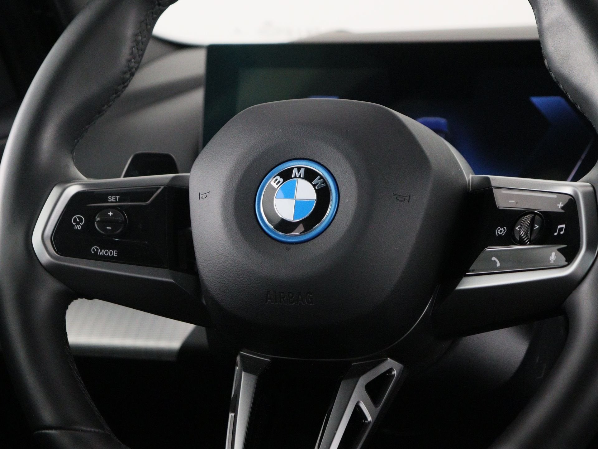 BMW i5 eDrive40 84 kWh M Sport Trekhaak Accu SoH 100%, Auto's, Achterwielaandrijving, Gebruikt, Skiluik, Met garantie (alle)