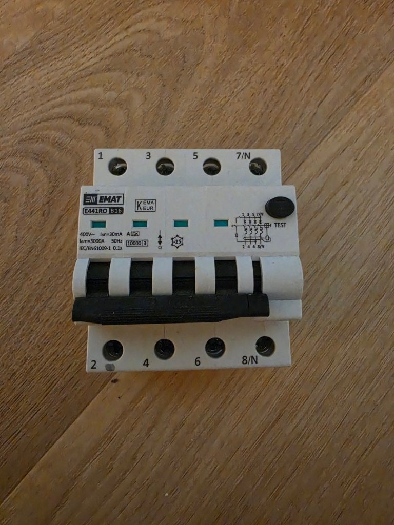 Nieuwe EMAT 3-fase aardlekautomaat 4P B16 30mA, Ophalen of Verzenden, Nieuw, Overige typen