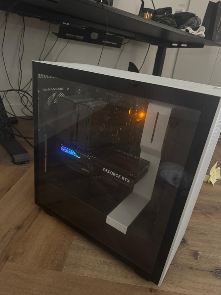 High-end Game PC – Ryzen 7 9700X / 4070 SUPER / 32GB DDR5, Ophalen of Verzenden, Zo goed als nieuw, Gaming, SSD