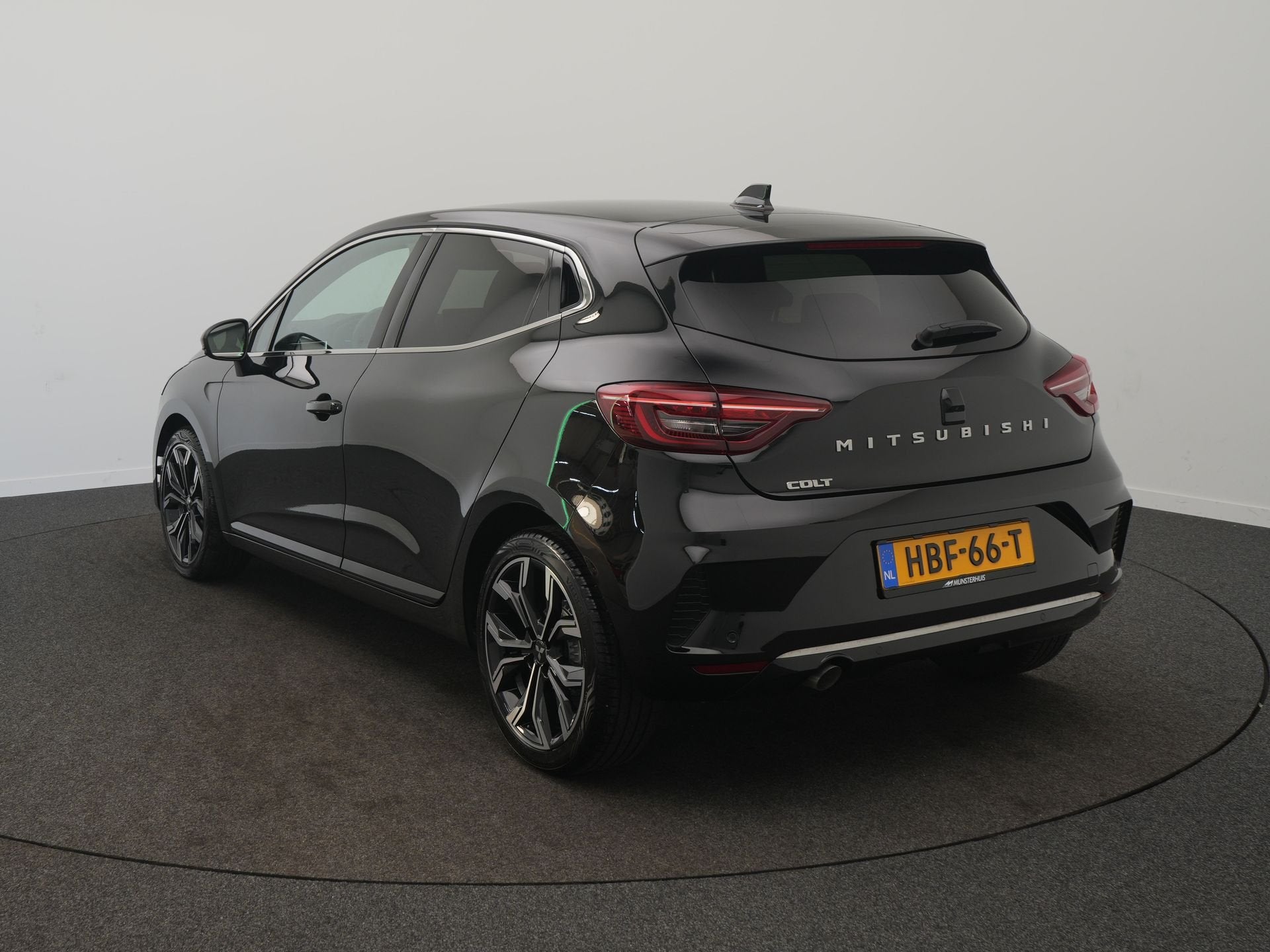 Mitsubishi Colt 1.0T 90 Turbo First Edition - RIJKLAARPRIJS, Auto's, Voorwielaandrijving, 12 maanden, Gebruikt, Leder en Stof