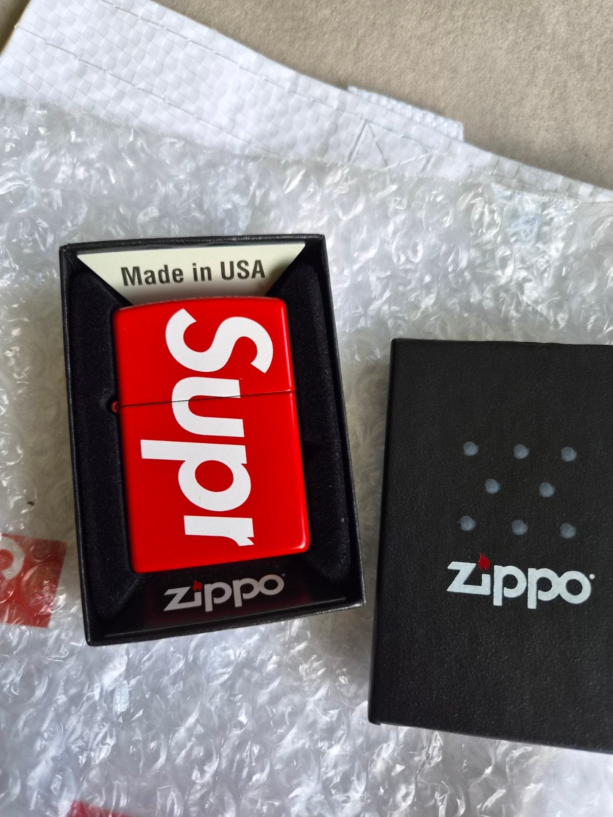 Nieuw in doosje Supreme x Zippo, Verzamelen, Ophalen of Verzenden, Nieuw, Aansteker