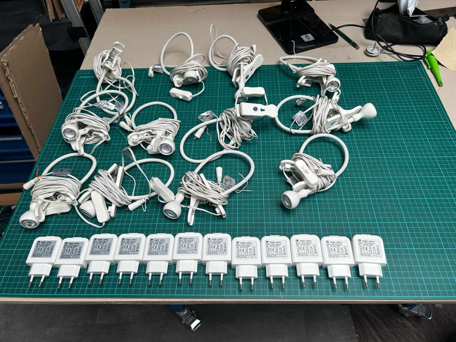 IKEA Jansjö LED-klemlampen (12 stuks) met adapters, Bureaulamp, Ophalen of Verzenden, IKEA, Metaal
