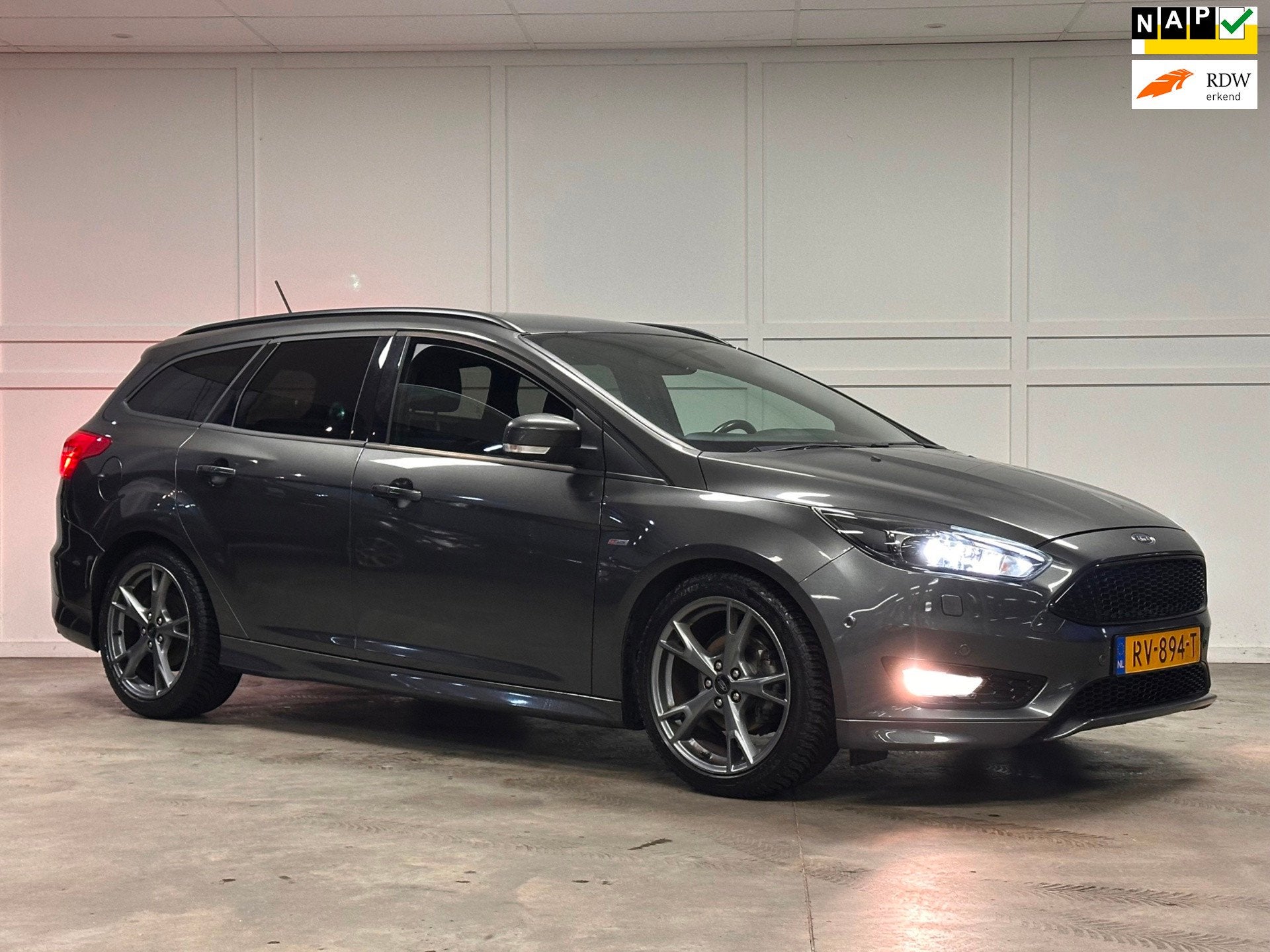 Ford Focus Wagon ST-Line / 2018 / Revisie Motor / Navi / Cru, Auto's, Gebruikt, Euro 6, Automatische klimaatregeling, Origineel Nederlands