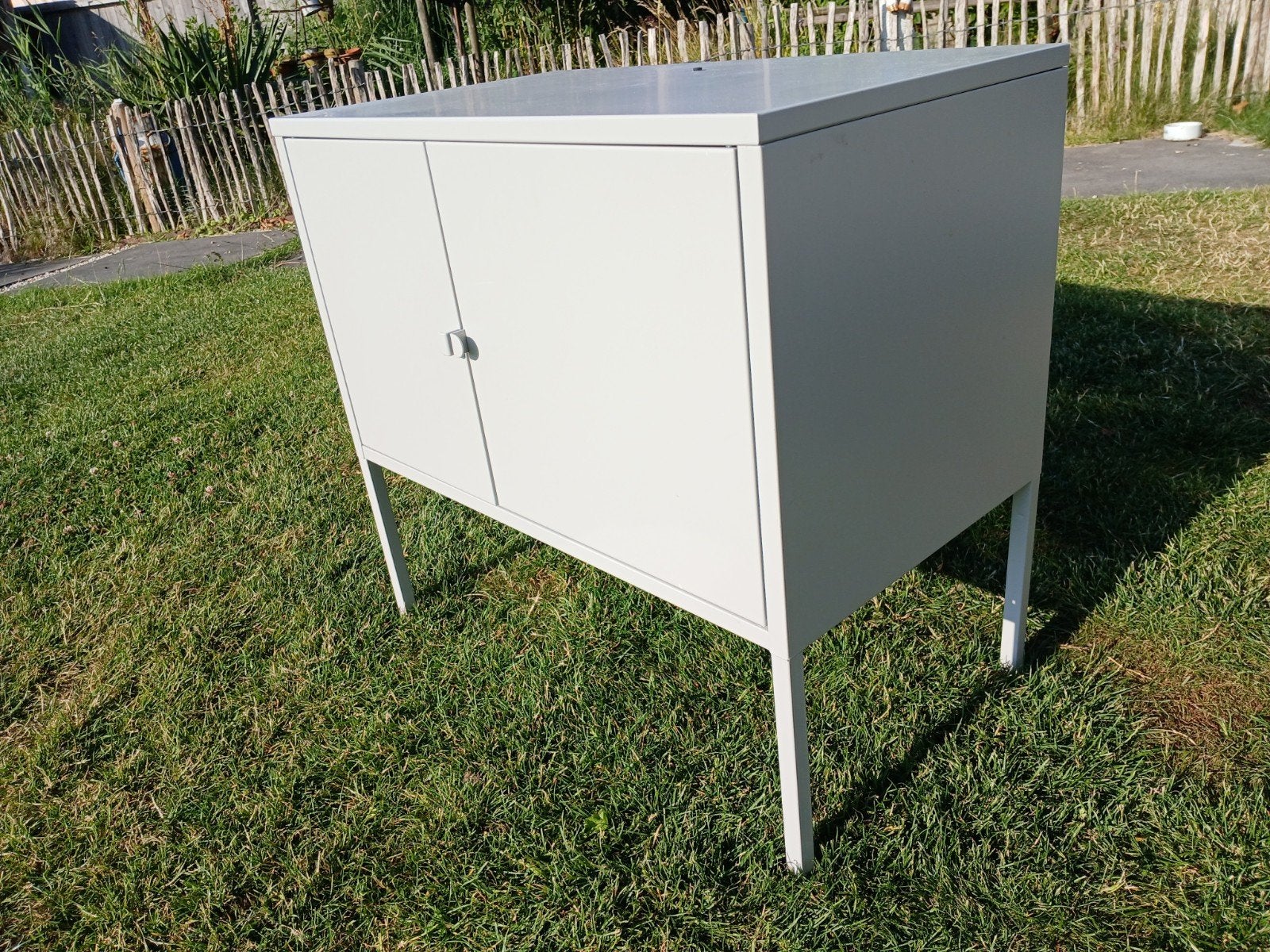 Metalen kastje grijs 60x35x57cm met 2 deurtjes op pootjes, Ophalen of Verzenden