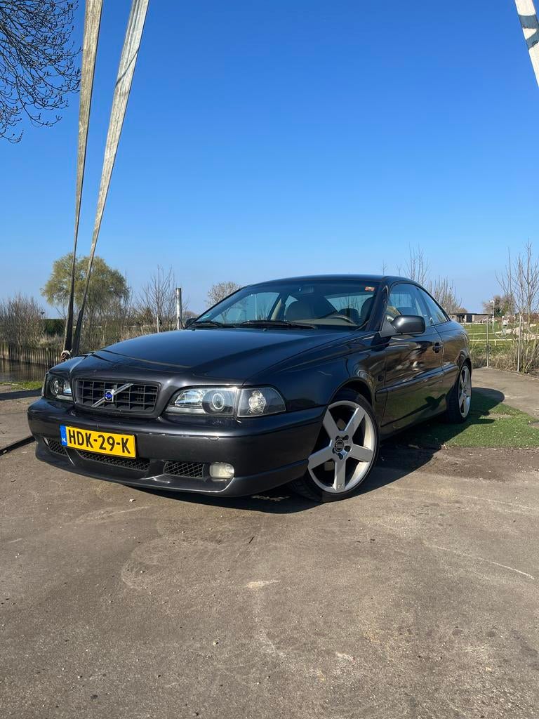 Volvo C70 2.3 T5 1998 Grijs | R-bumper | Downpipe + Uitlaat, Auto's, C70, Beige, 4 stoelen, Leder en Stof