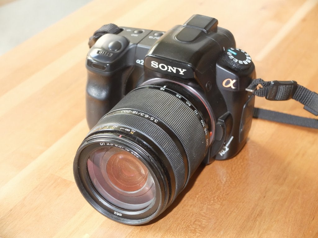 Mooie Sony A200 DSLR met 18-200mm lens, Gebruikt, Spiegelreflex, 10 megapixels, Bodydop