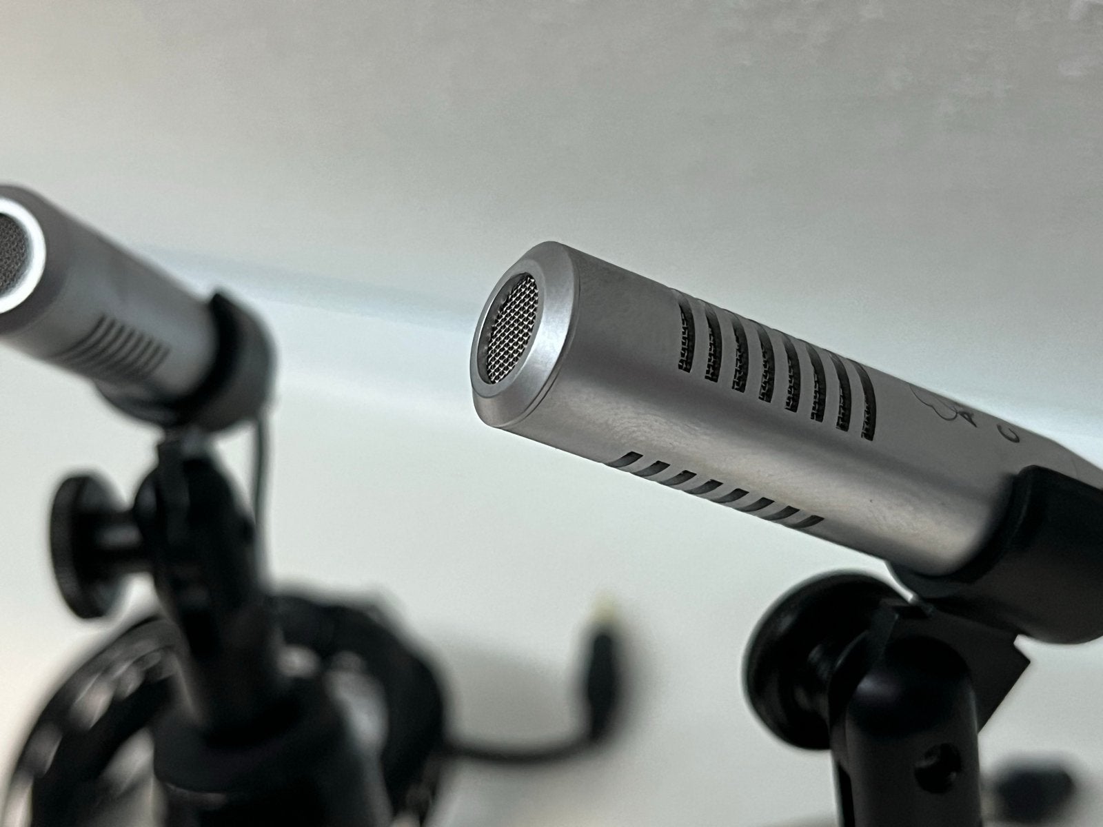 AKG C98 Stereo Microfoon Set incl. Statieven, Ophalen of Verzenden, Zo goed als nieuw, Studiomicrofoon