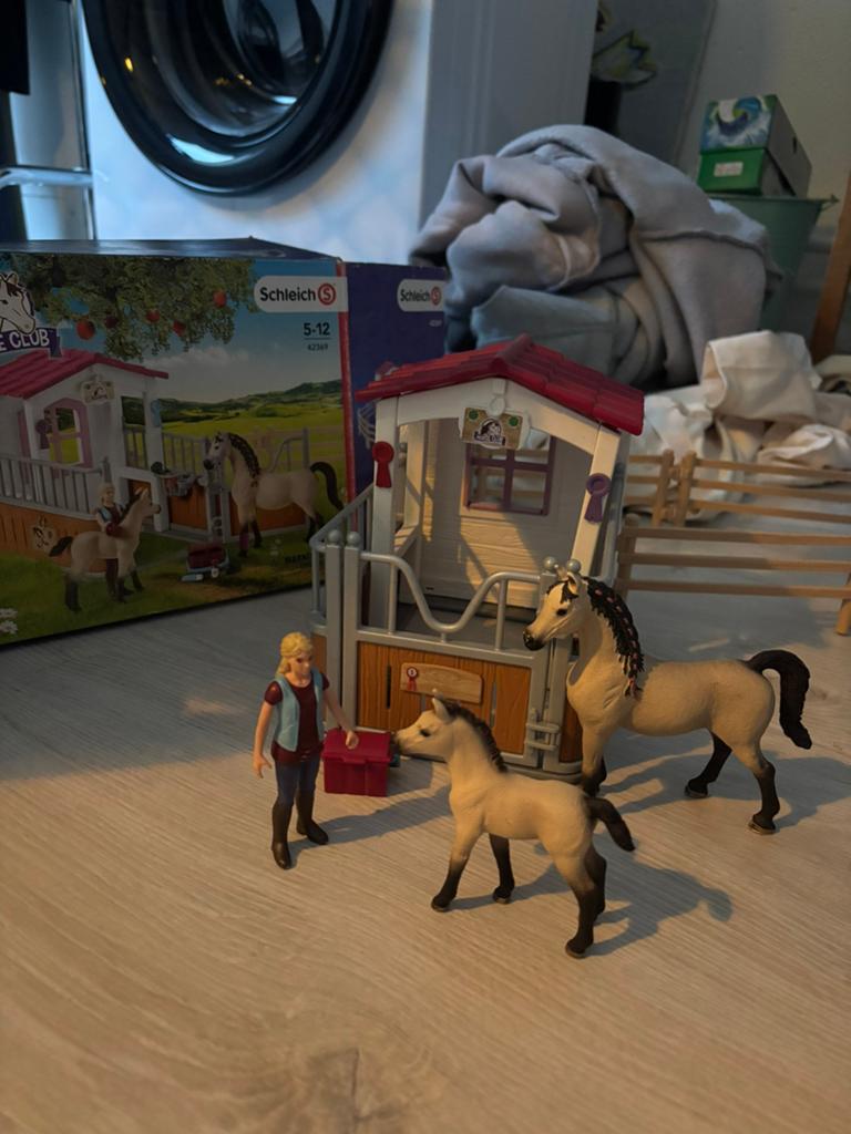 Schleich stalletje met 2 paarden en meisje, Ophalen of Verzenden, Zo goed als nieuw, Meisje