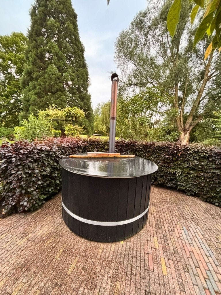 Hottub met interne kachel, Ophalen, Zo goed als nieuw, Vast