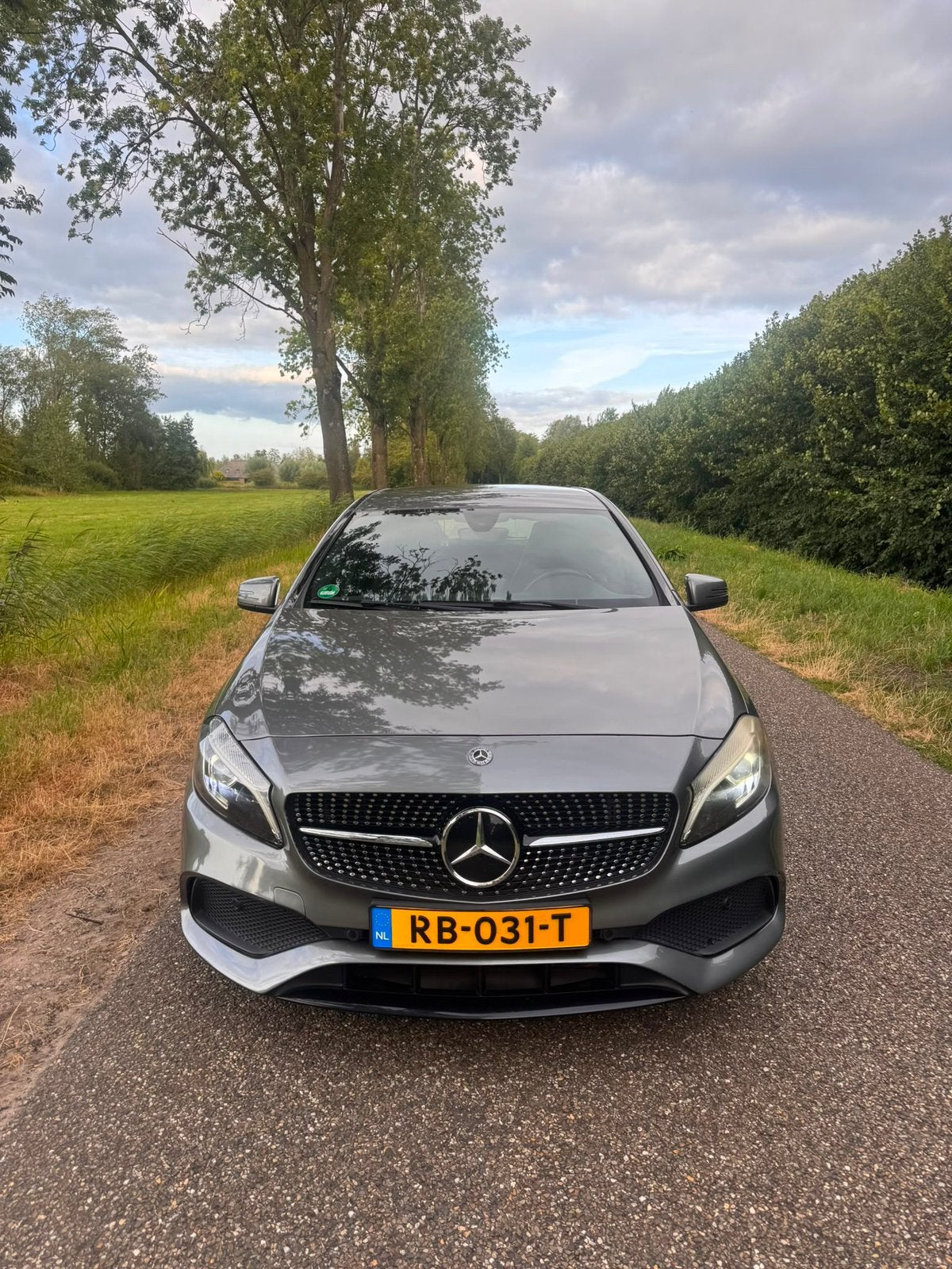 Mercedes-Benz A-Klasse A180 122pk 7G-DCT 2017 Grijs, Auto's, 1295 kg, 4 cilinders, 122 pk, 1200 kg