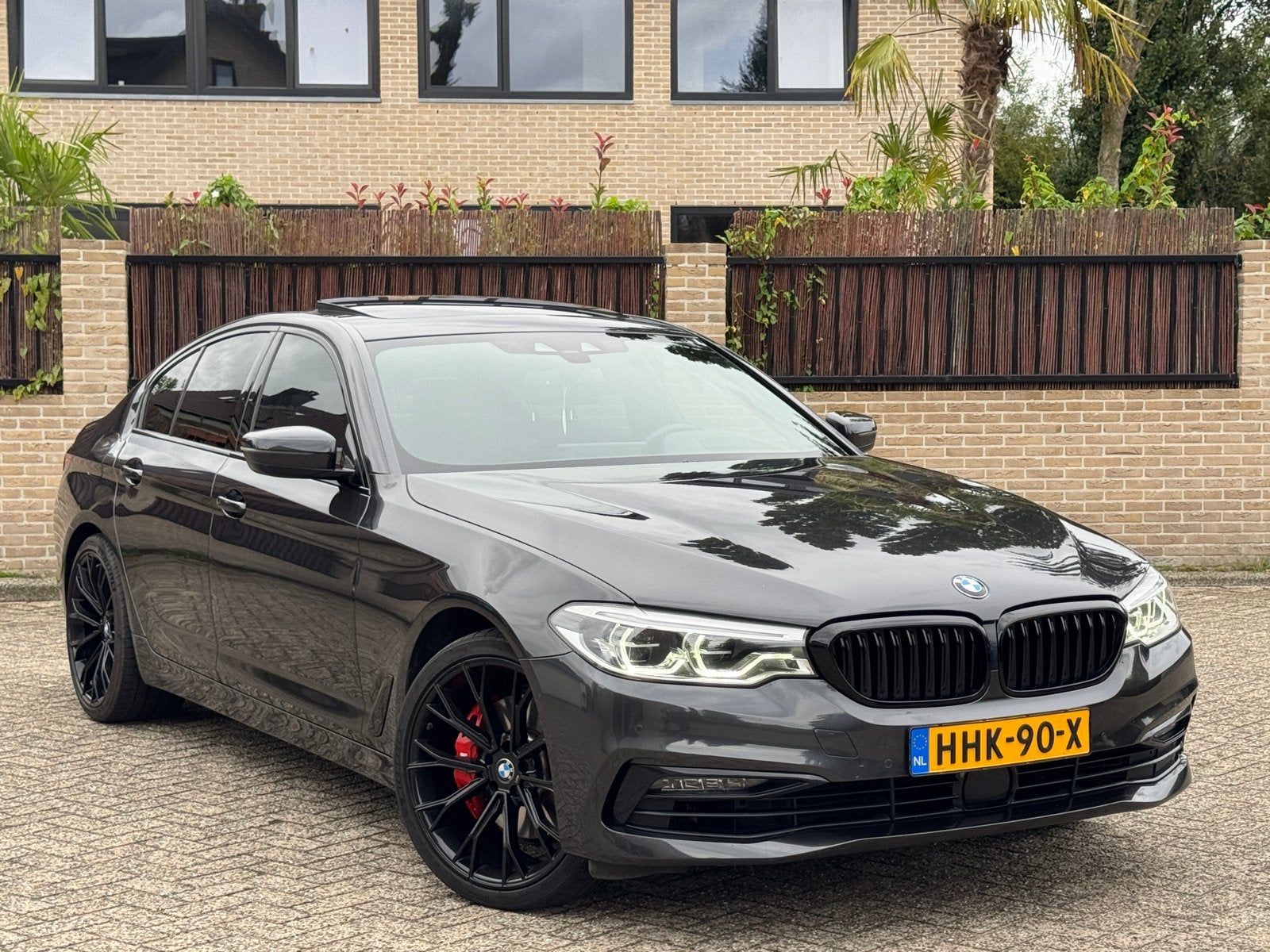 BMW 5-Serie 540i 340pk 2019, Auto's, Automaat, Achterwielaandrijving, Zwart, 2000 kg