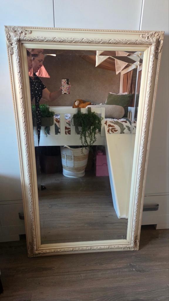Grote Crème Witte Spiegel met Klassieke Sierlijke Rand, Ophalen, Gebruikt, 75 tot 100 cm, 150 tot 200 cm