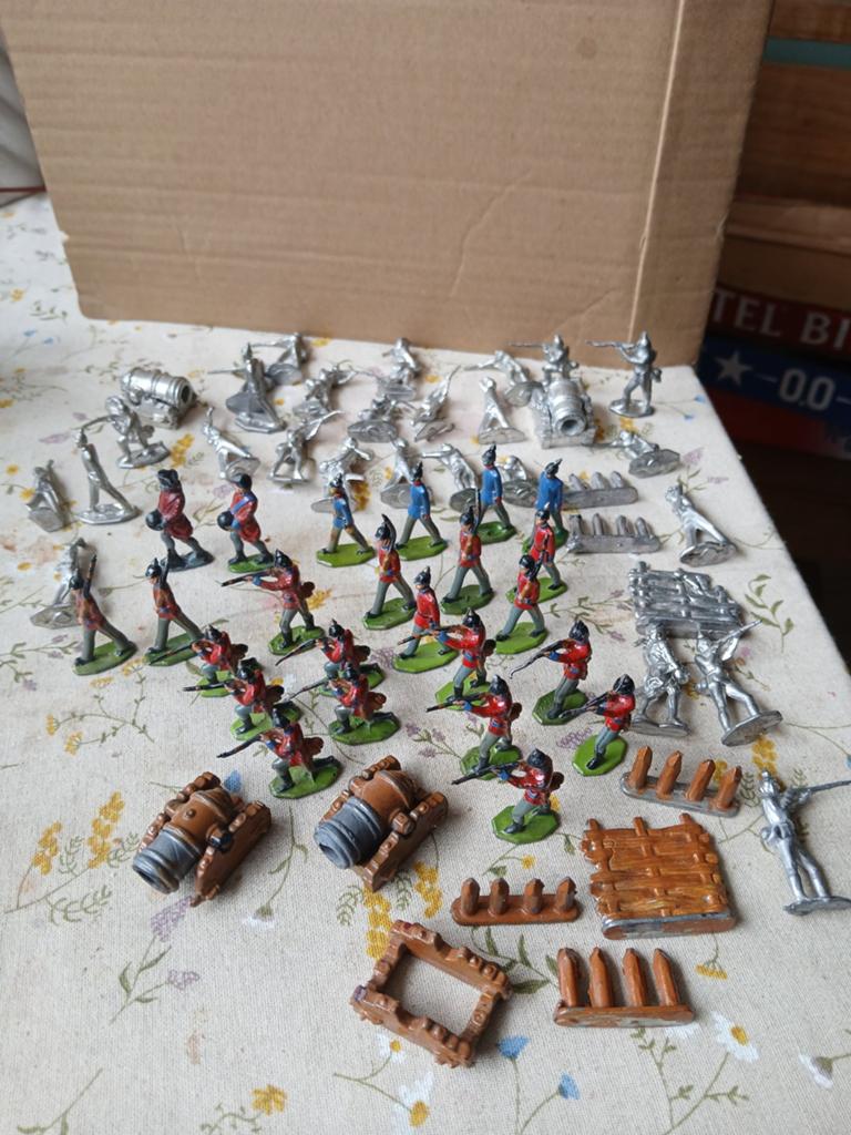 Lot oude soldaatjes met accessoires, Verzamelen, Ophalen of Verzenden, Gebruikt