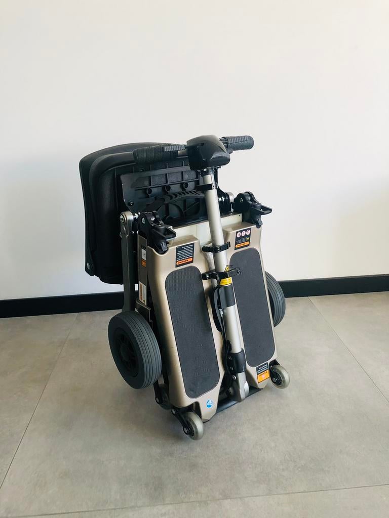 Opvouwbare lichtgewicht scootmobiel Luggie, Diversen, Verpleegmiddelen, Zo goed als nieuw, Ophalen of Verzenden