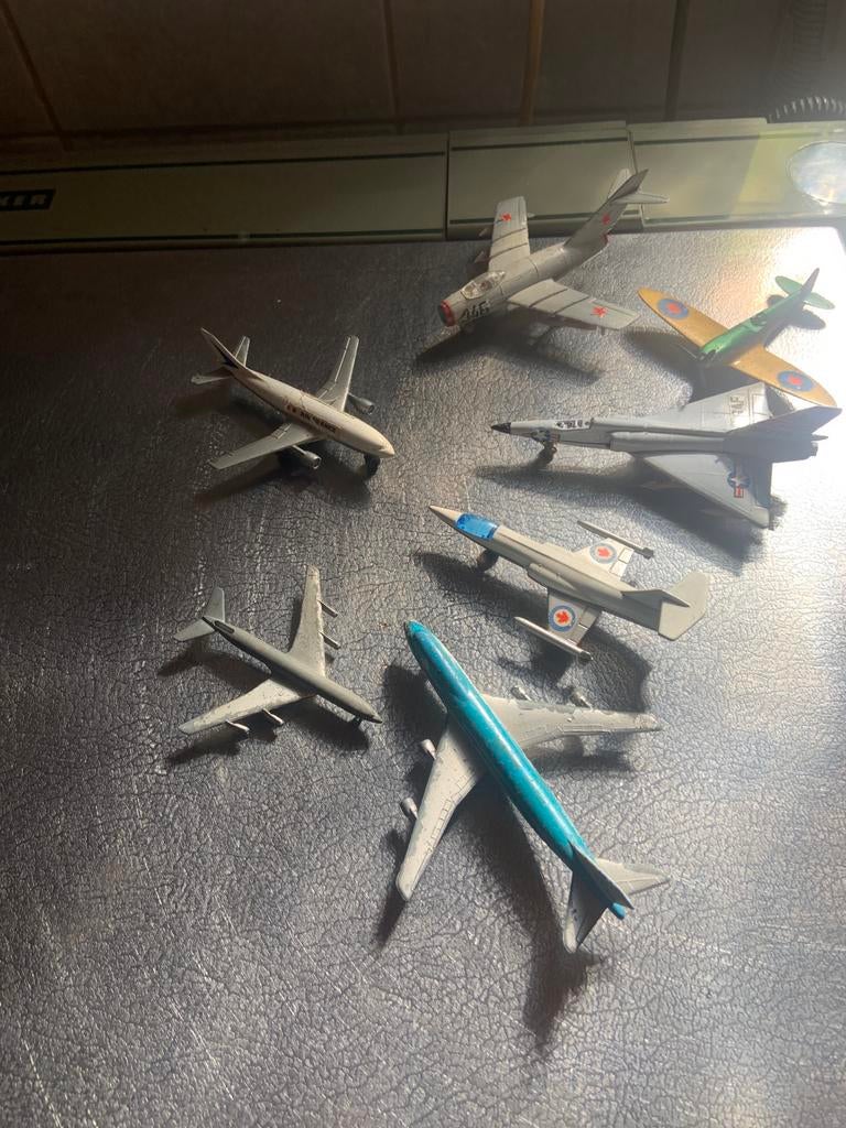 7 vliegtuigjes, Ophalen of Verzenden, Zo goed als nieuw, 1:72 tot 1:144, Overige merken