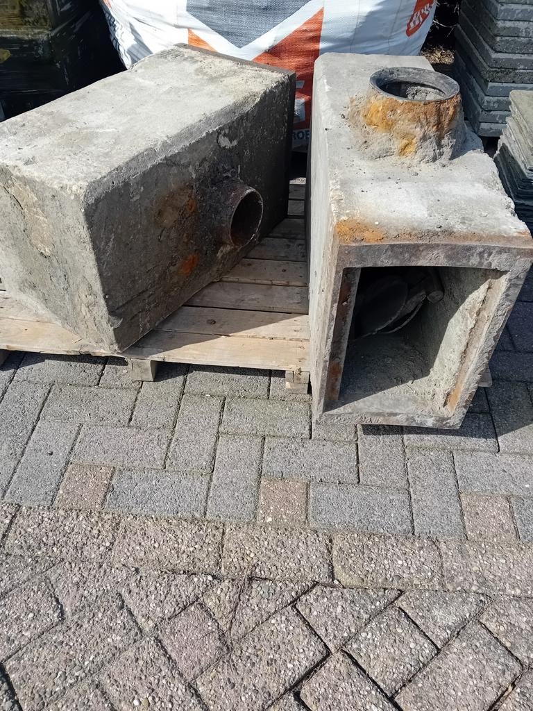 2 beton kolken, Doe-het-zelf en Verbouw, Buizen en Afvoer, Ophalen, Minder dan 2 meter, 80 mm of meer, Overige materialen