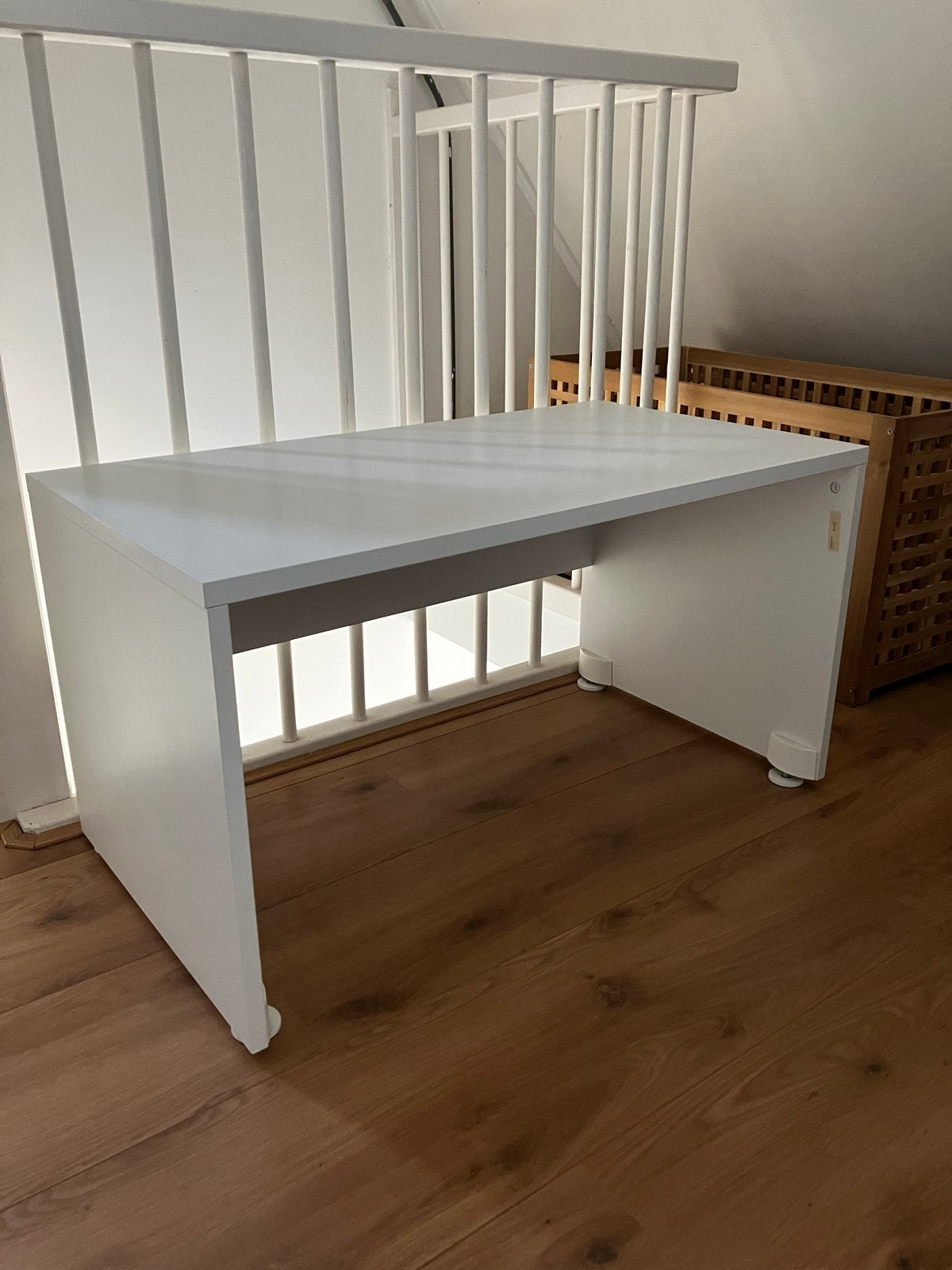 IKEA SMÅSTAD bureau - Wit, compact en functioneel, Huis en Inrichting, Bureaus, Ophalen, Opbergruimte, Gebruikt, IKEA