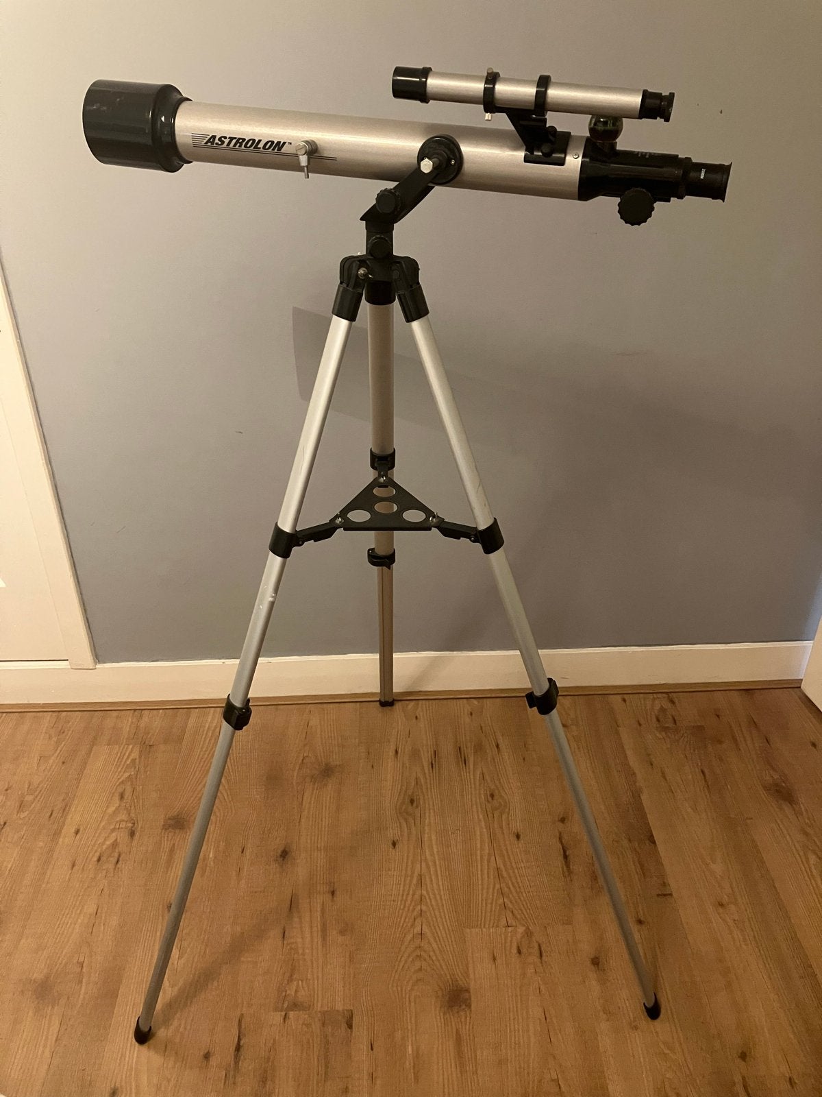 Astrolon telescoop - Niet werkend, Audio, Tv en Foto, Optische apparatuur | Telescopen, Ophalen, Lenzentelescoop (refractor), Met statief