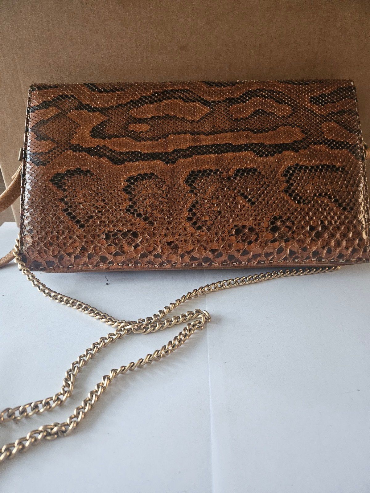 Vintage nep slangenleren Clutch met Gouden Ketting, Ophalen of Verzenden, Gebruikt, Bruin, Avondtasje