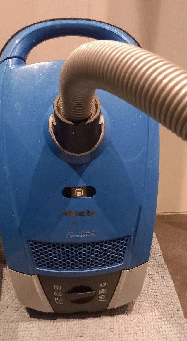 Miele stofzuiger S5210. 2000W vermogen met regelbare zuigkr, Gebruikt, 1600 tot 2000 watt, Sledestofzuiger, Ophalen