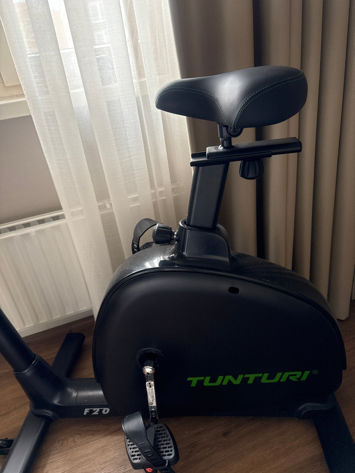 Tunturi F20 Hometrainer - Zo goed als nieuw, Sport en Fitness, Fitnessapparatuur, Ophalen, Zo goed als nieuw, Metaal, Benen