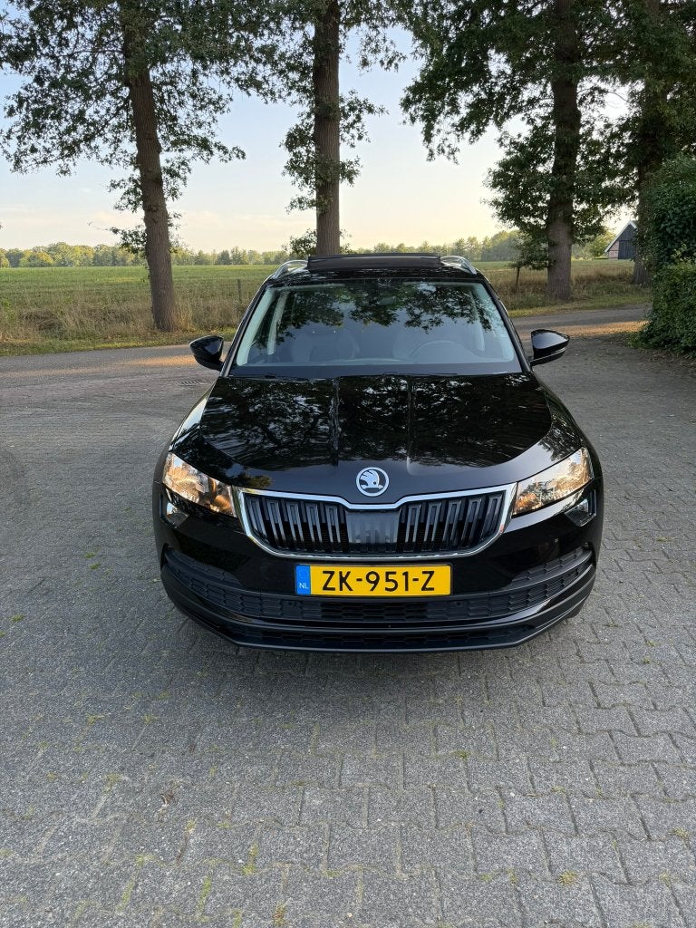 Škoda Karoq 1.0 TSI Business | Panoramadak | Half Leder, Auto's, Voorwielaandrijving, 15 km/l, Skiluik, Leder en Stof