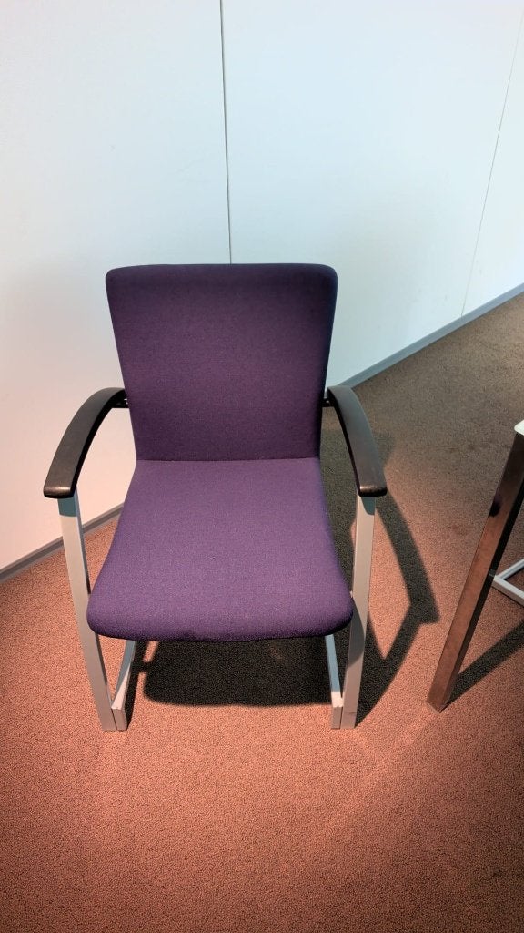 6x Kinnarps vergaderstoel met armleuningen – blauw stof, Ophalen, Blauw, Zo goed als nieuw, Stof
