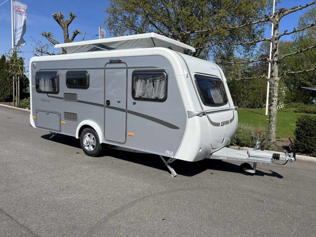 Eriba Feeling 425 Nieuw ongebruikt bj 2024, Caravans en Kamperen, Standaardzit, Bedrijf, Tot en met 3, Eriba