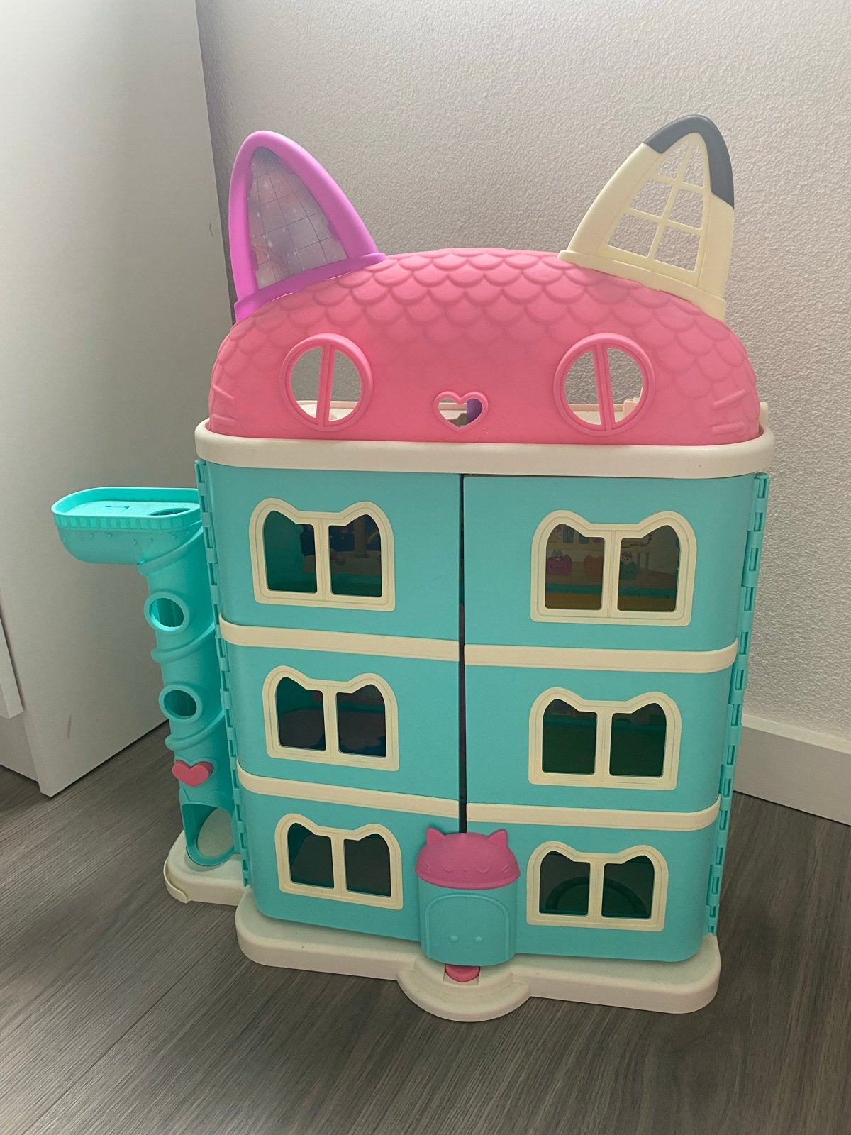 Gabby's Poppenhuis - Groot Speelhuis met geluid, Ophalen, Zo goed als nieuw, Poppenhuis