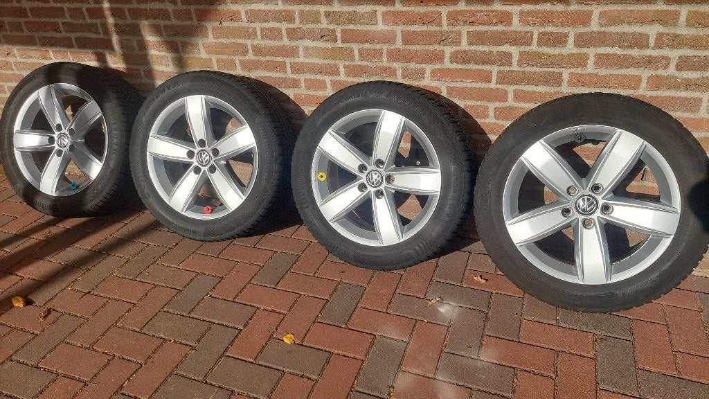 17 inch originele VW velgen + Winterbanden Golf en Passat, Ophalen, Banden en Velgen, 17 inch, Winterbanden