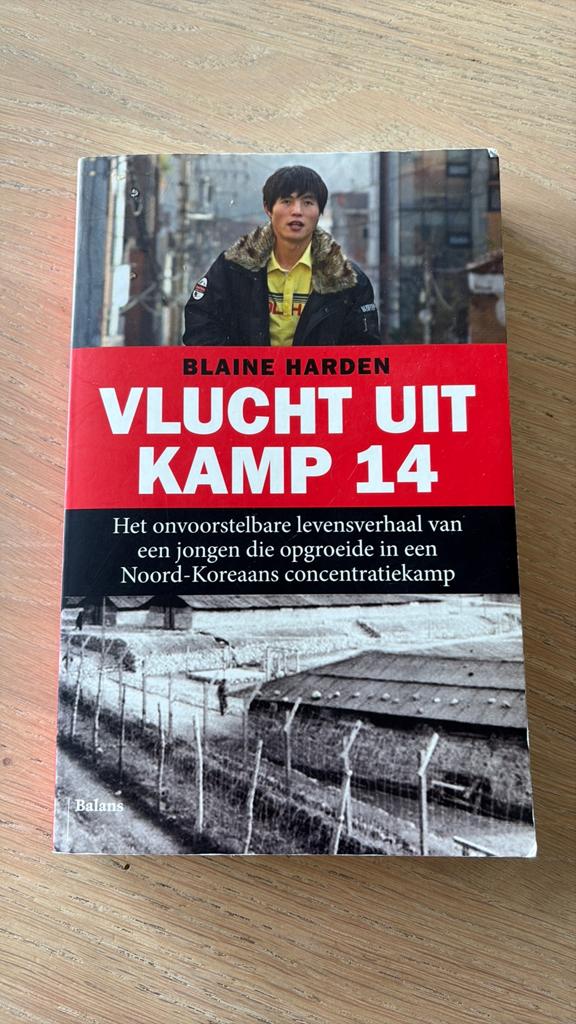 Vlucht uit Kamp 14 - Blaine Harden, Ophalen of Verzenden, Zo goed als nieuw, Blaine Harden