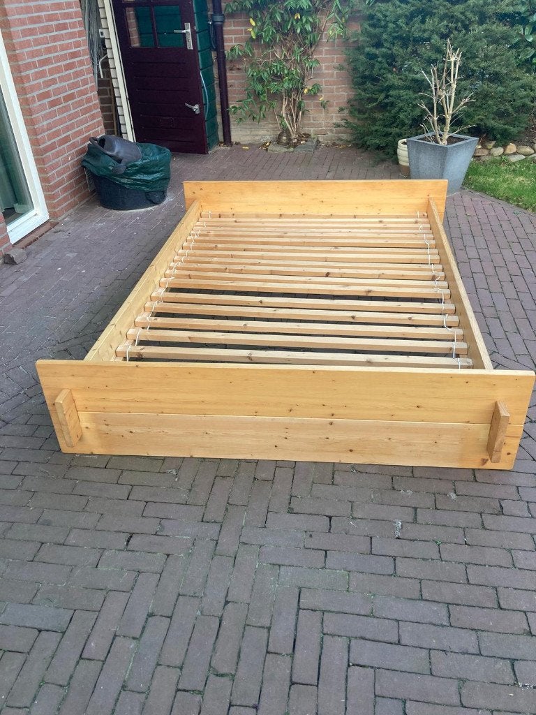 bed, Huis en Inrichting, Slaapkamer | Bedden, Ophalen, Gebruikt, Beige, 140 cm