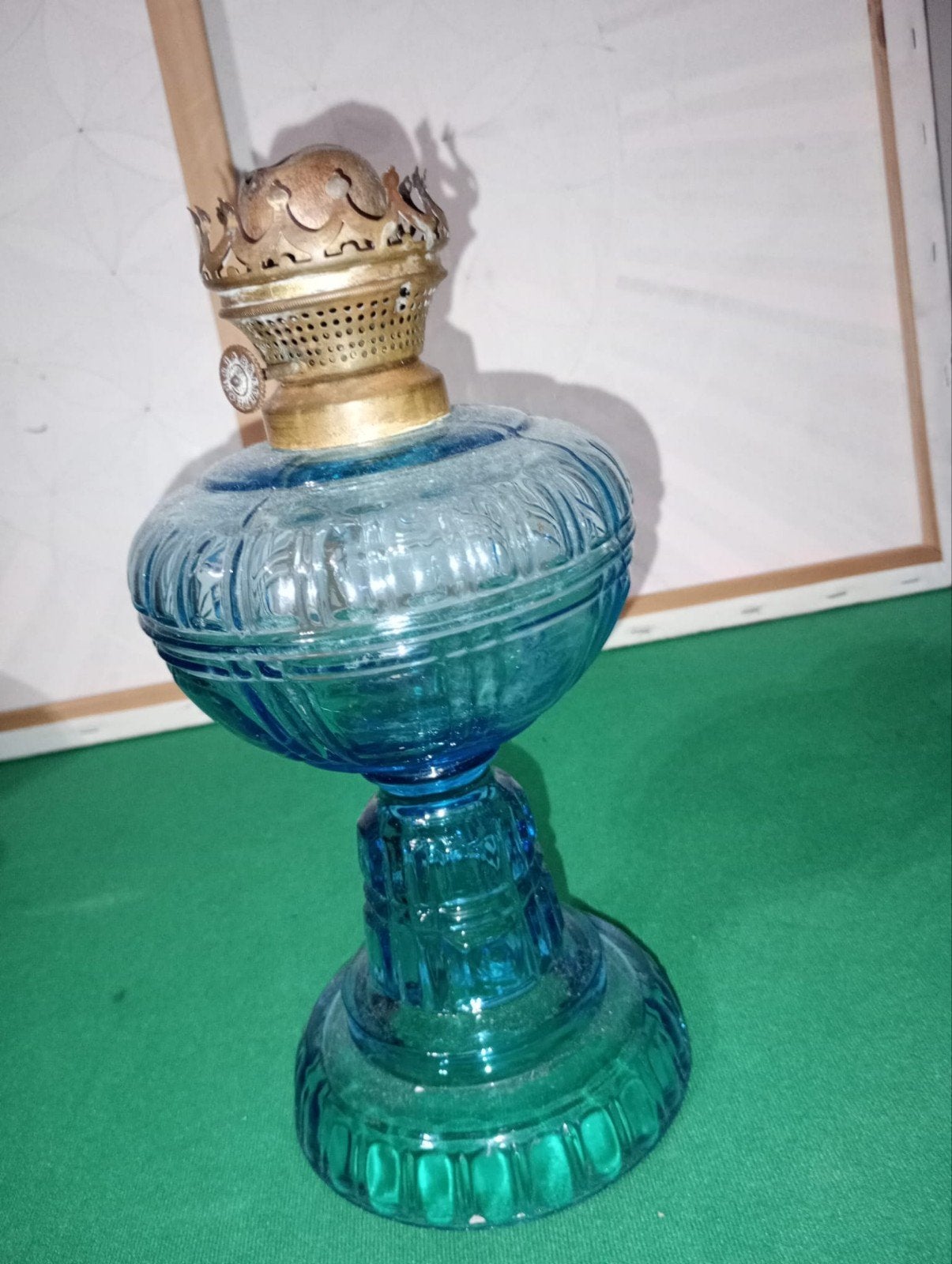 Zeldzame Antieke Petroleumlamp Geperst Glas | Merktekens L&B, Antiek en Kunst, Ophalen of Verzenden