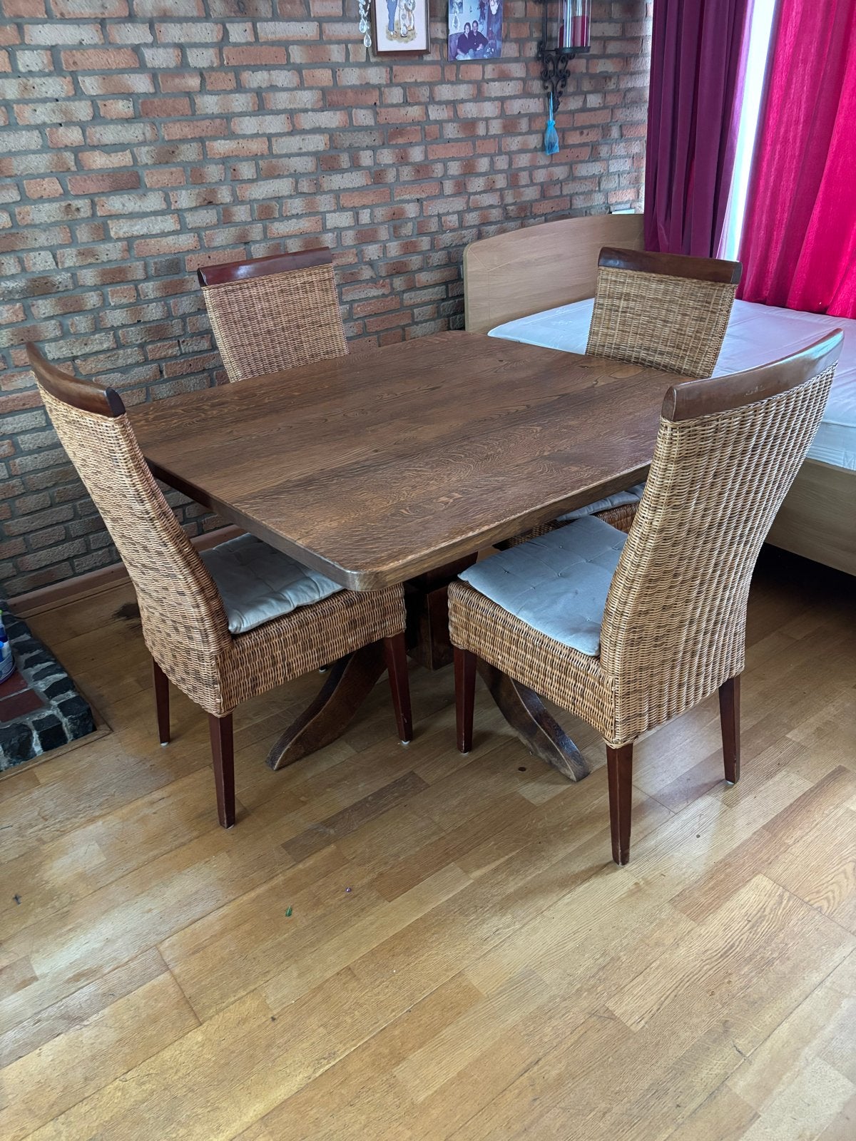 Massief eiken eettafel met 4 rieten stoelen, Huis en Inrichting, Tafels | Eettafels, Ophalen, Gebruikt, 100 tot 150 cm, Vier personen