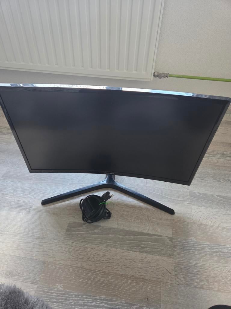 Samsung curved  monitor  24 ince, 3 tot 5 ms, 101 t/m 150 Hz, Curved, VA