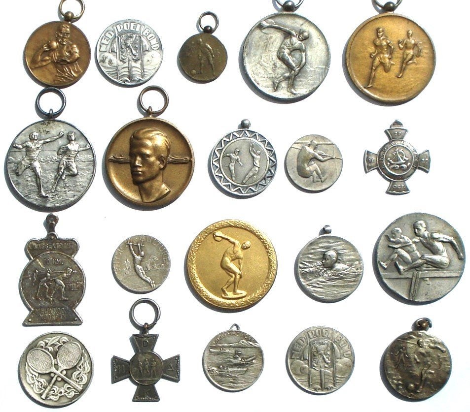 Nederland lot met 20 vintage sportprijzen/medailles, Ophalen of Verzenden, Zilver, Nederland