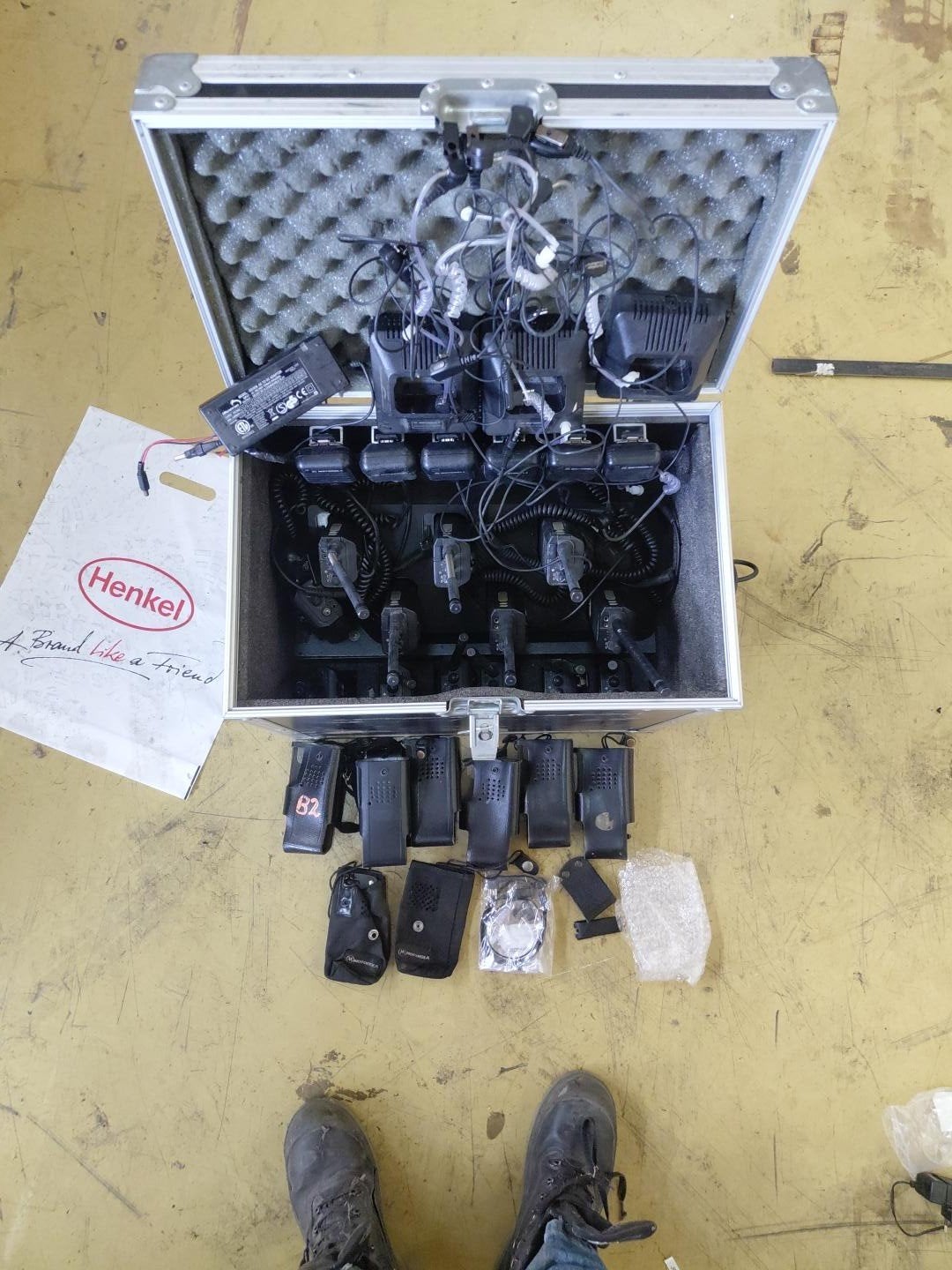 Motorola GP300 Portofoons met opladers en koffer, Ophalen, Gebruikt, Portofoon of Walkie-talkie, Met broekklem
