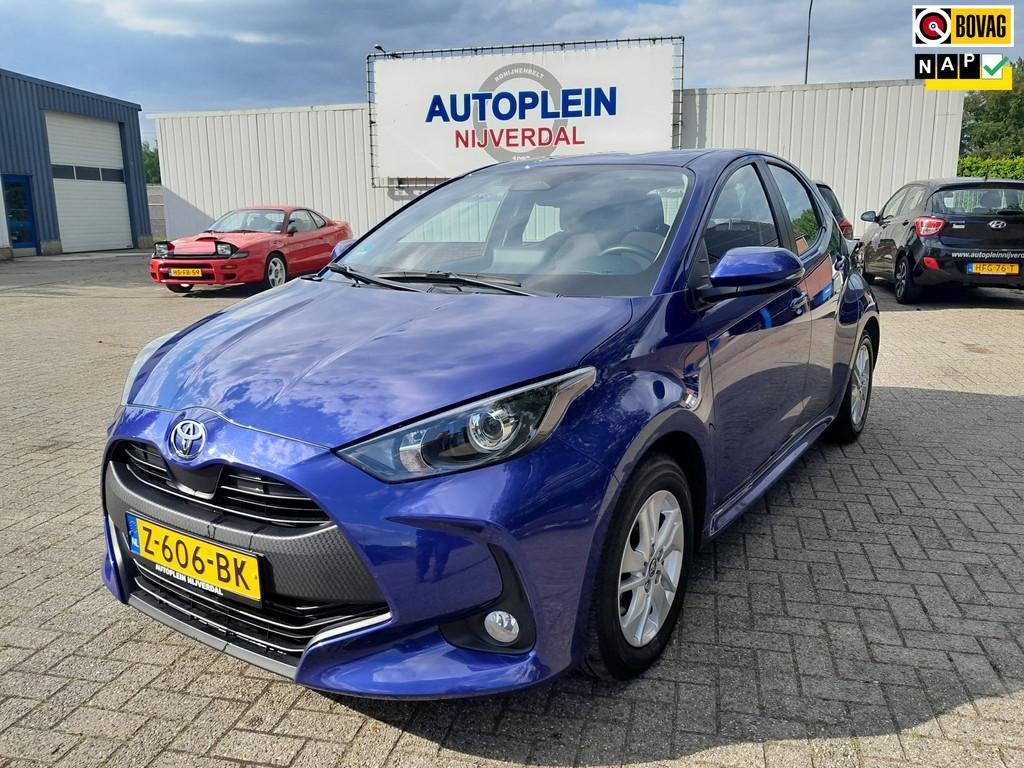 Toyota Yaris 1.5 Hybrid 115 Active Nette in Nederland nieuw, 12 maanden, Gebruikt, Euro 6, Blauw