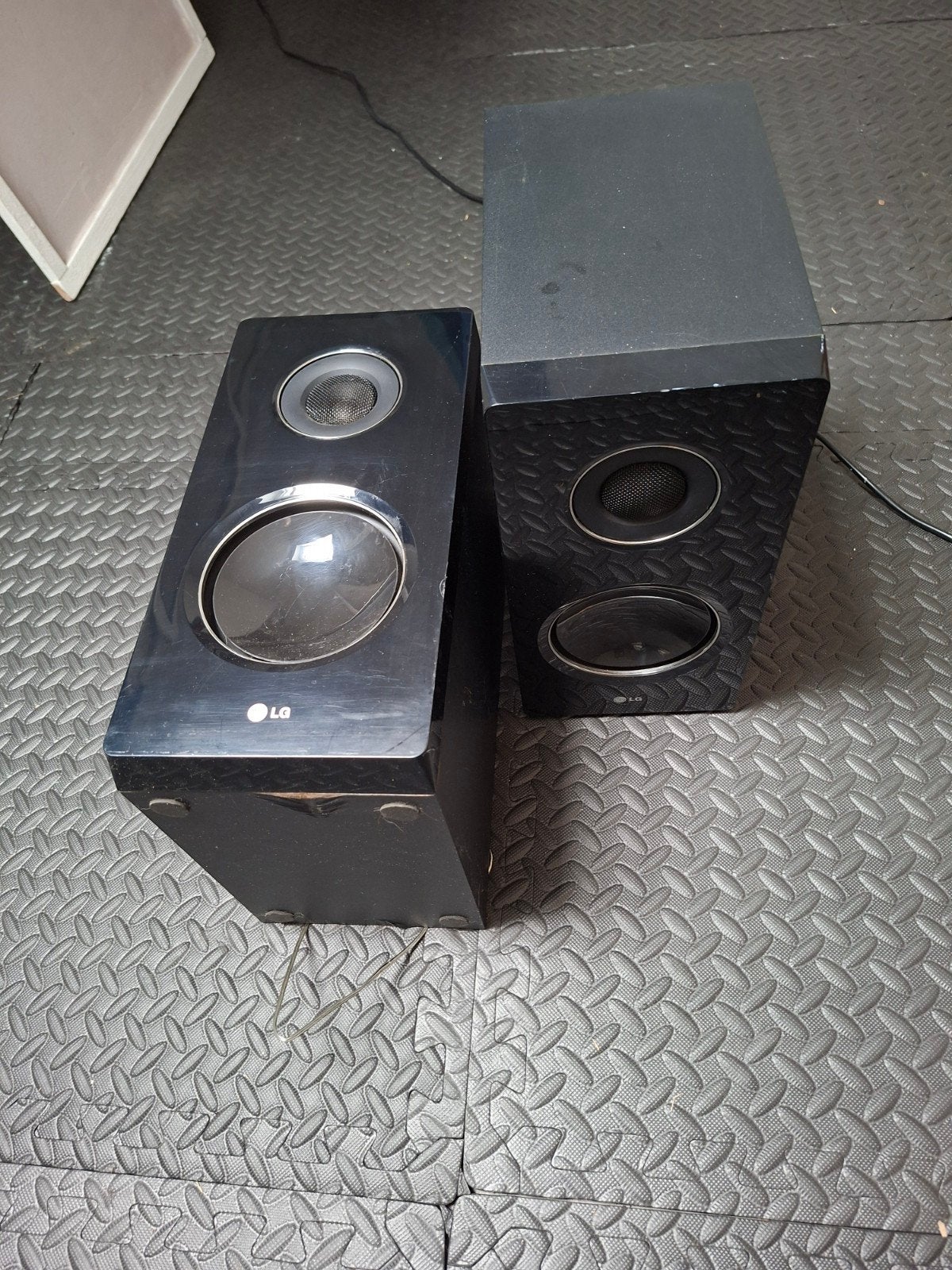 2 LG boxen - Speaker Systeem FS-Q500V, Audio, Tv en Foto, Luidsprekers, 150 watt of meer, Stereo speakers, Gebruikt, Inclusief kabels