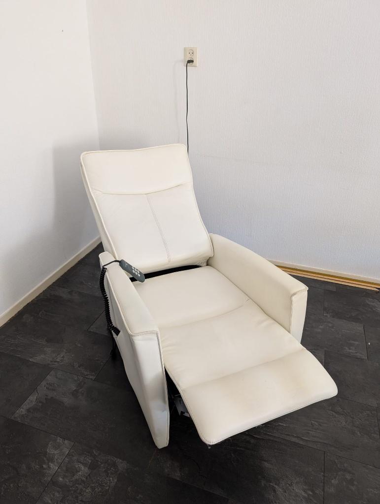 Sta-op stoel 2-motorig bieden vanaf € 500,-, Ophalen, Gebruikt, 75 tot 100 cm, 50 tot 75 cm