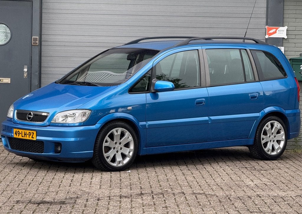 Opel Zafira 2.0-16V OPC, Auto's, Opel, Voorwielaandrijving, 1998 cc, Gebruikt, Zwart