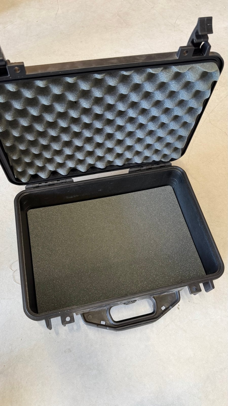 Compacte Peli achtig ben niet zeker of het een orginele is, Gebruikt, Hard kunststof, Minder dan 50 cm, Ophalen of Verzenden