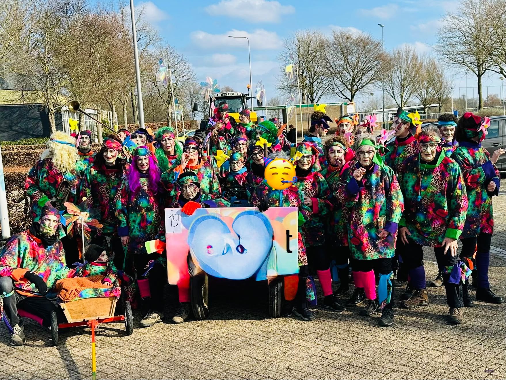 Mooie carnavalsgroep (kielen) voor 38 personen, Ophalen, Zo goed als nieuw, Carnaval