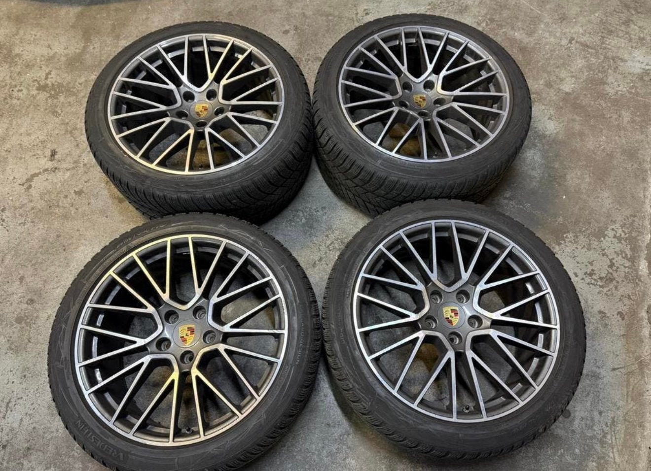 Set originele Porsche 21 inch velgen met winterbanden, Ophalen, Gebruikt, Banden en Velgen, Terreinwagen