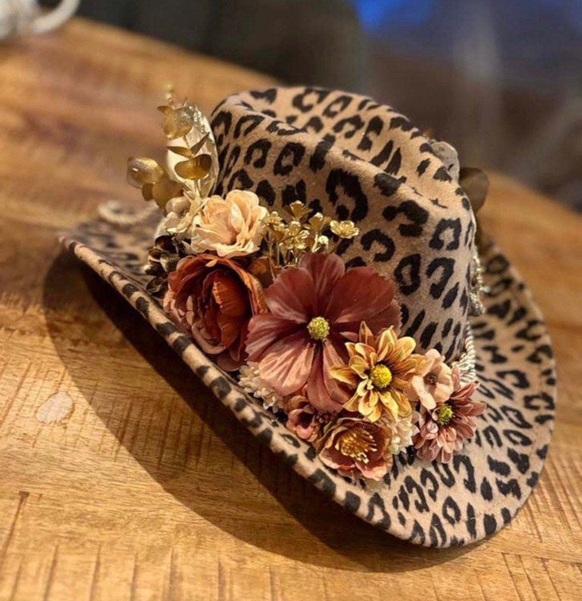 Panterprint hoed met bloemen Bloemfetti, Kleding | Dames, Ophalen of Verzenden, Nieuw, Carnaval