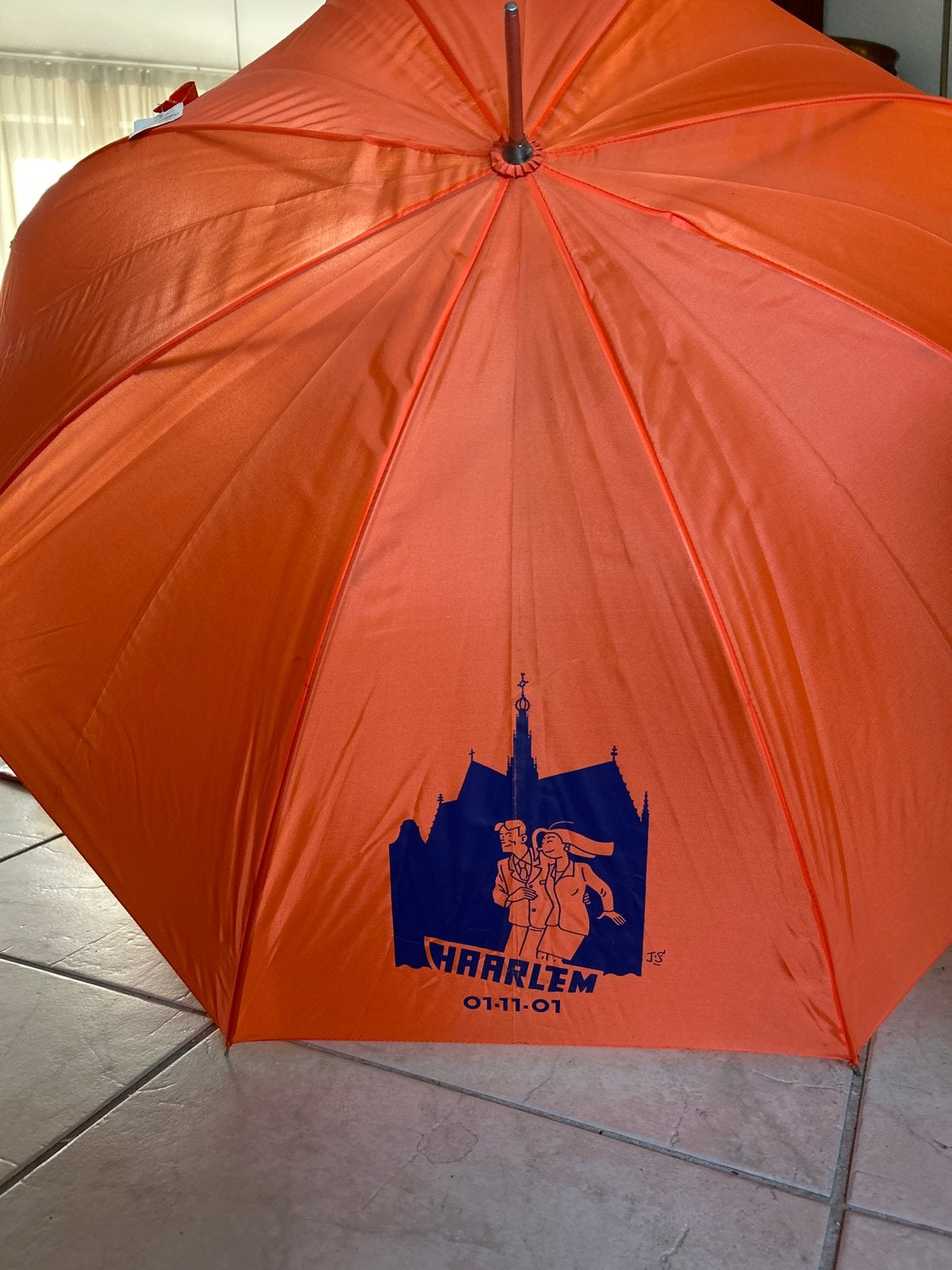 Oranje Paraplu met opdruk Koningspaar in Haarlem, Ophalen, Nieuw, Oranje
