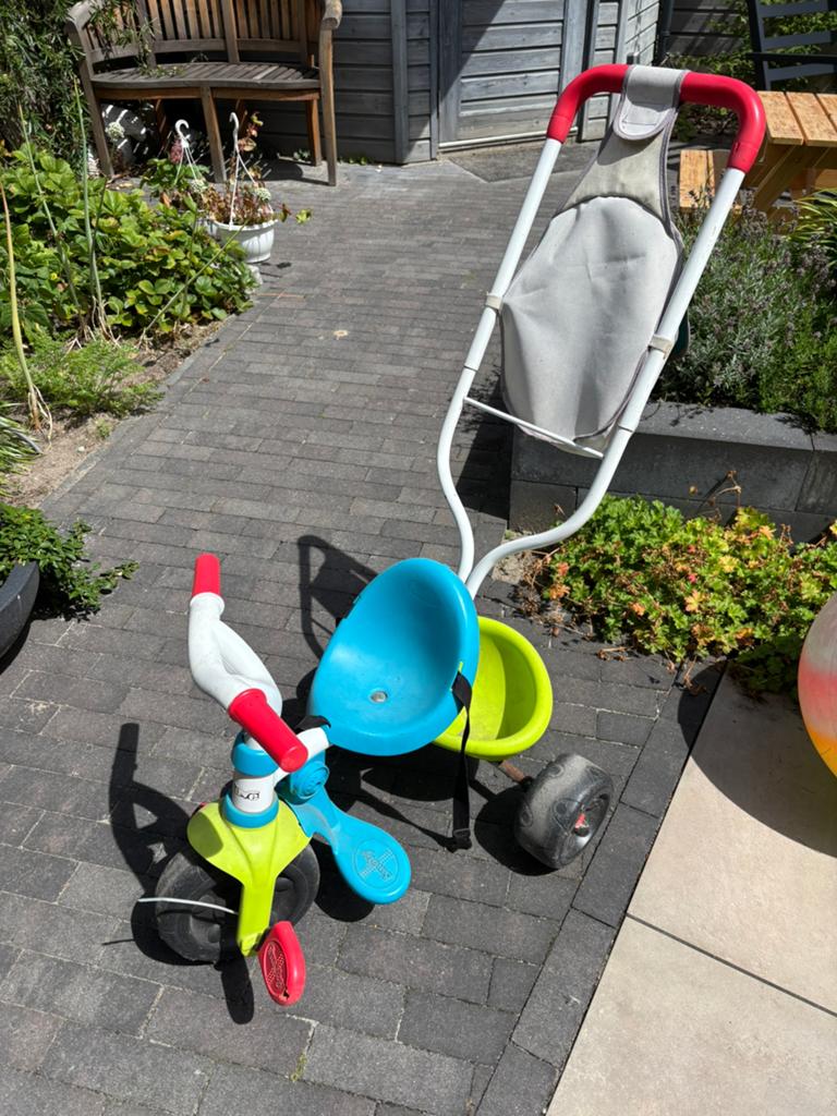 Leuke Smoby driewieler met frame, Ophalen of Verzenden, Gebruikt, Duwstang
