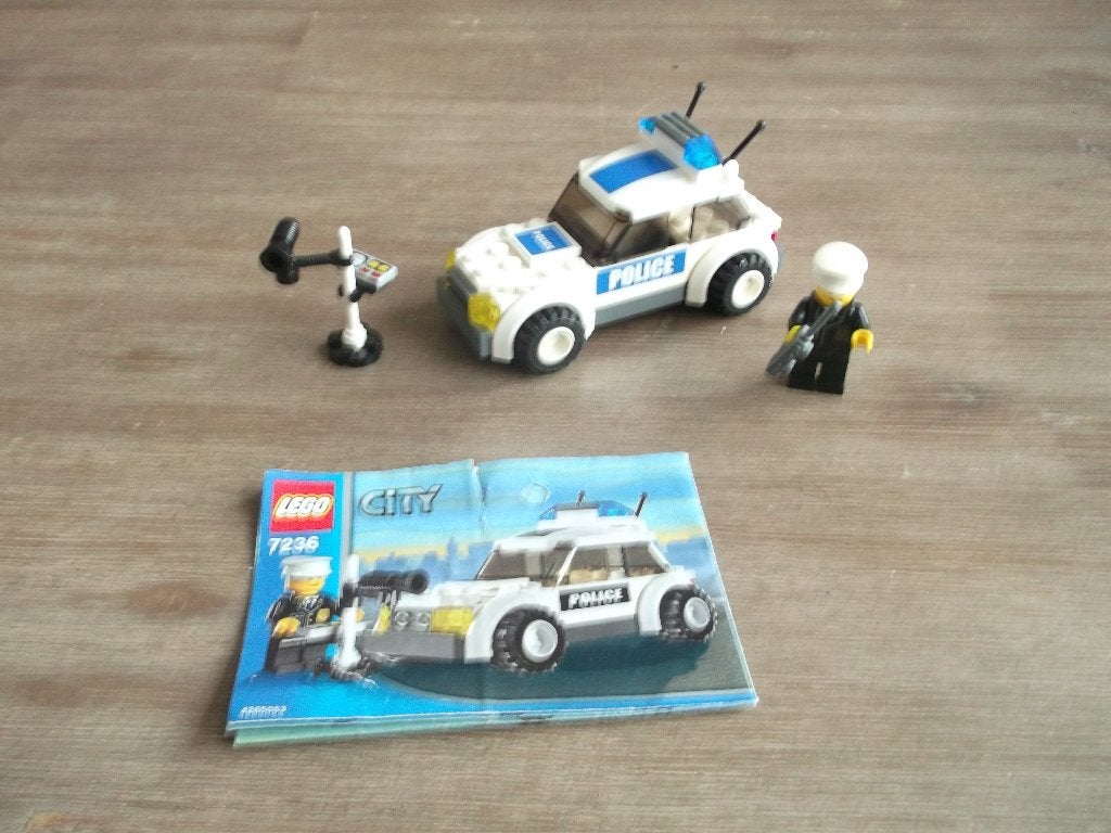 lego police 7236 police car (2005) blauwe versie, Kinderen en Baby's, Speelgoed | Duplo en Lego, Ophalen of Verzenden, Gebruikt