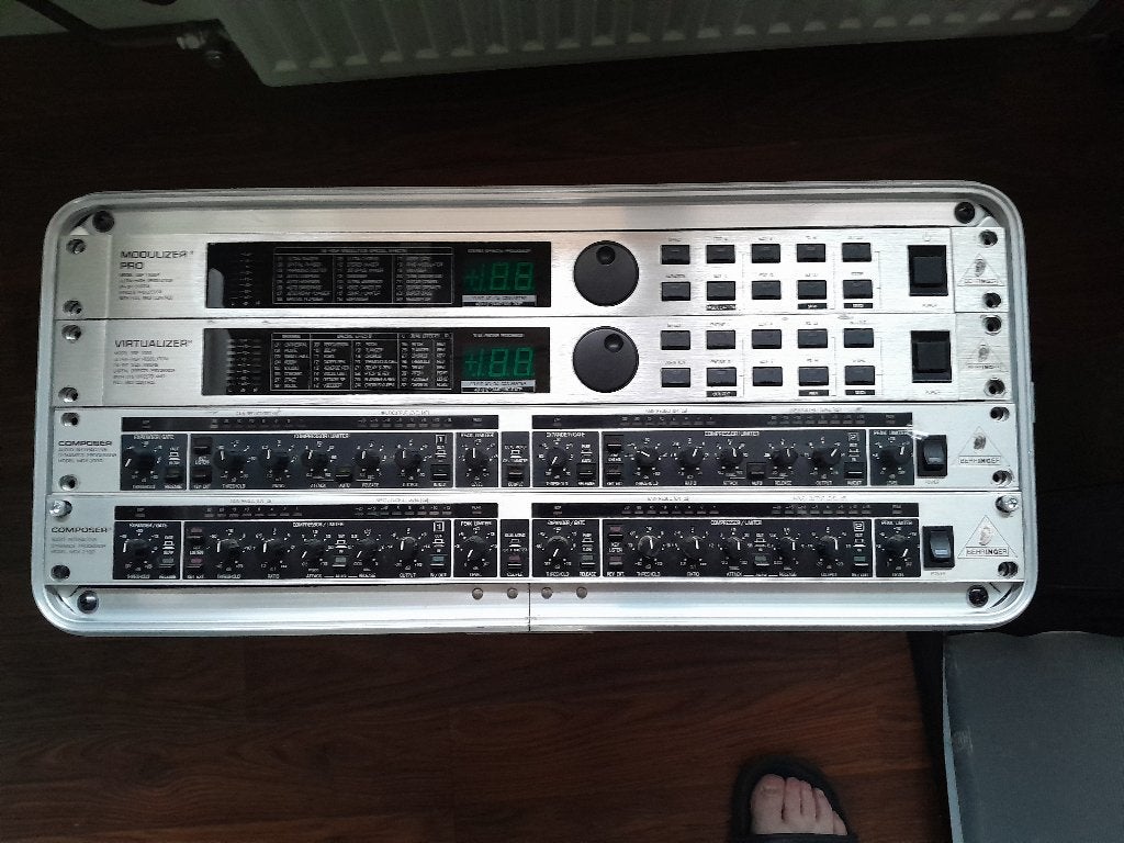 Behringer 19 Rack Units 13 stuks (FX Mixer Compressor ENZ), Ophalen, Gebruikt